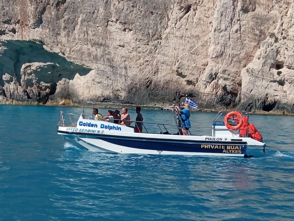 shipwreck blue caves zakynthos cruise