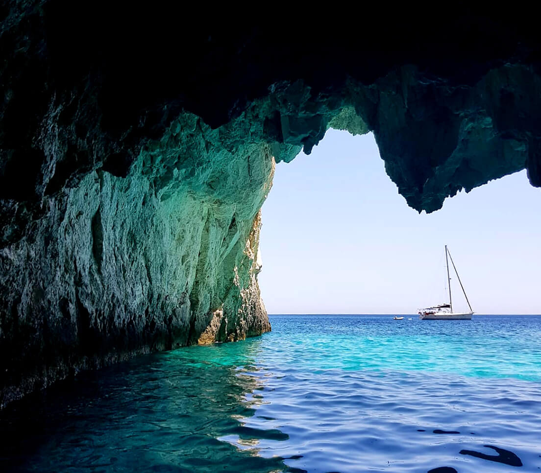 shipwreck blue caves zakynthos cruise